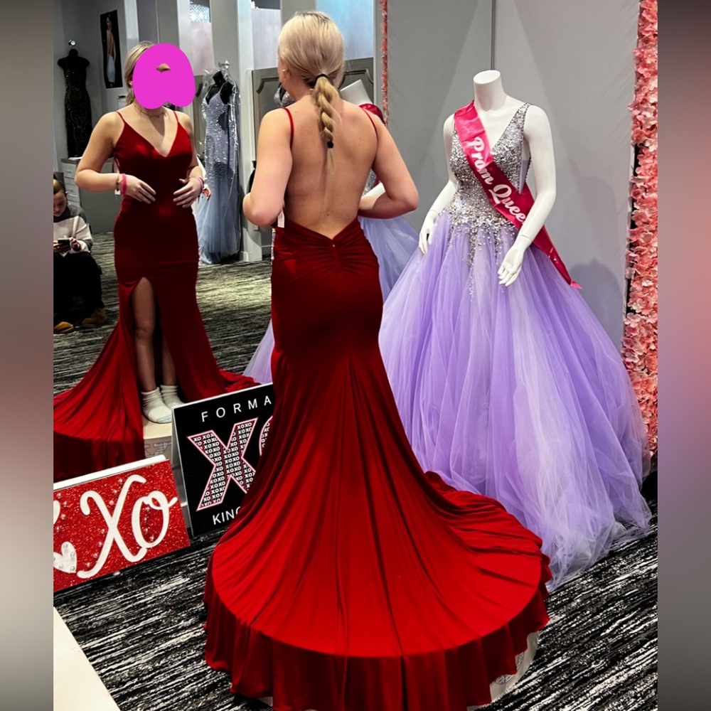 red beautiful prom dress (CANT GO TO PEOM SO NEVER WORN)